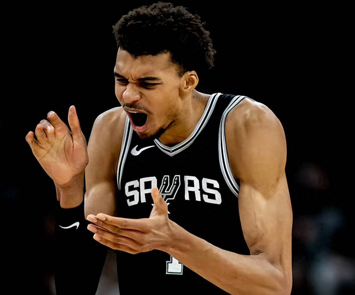 关于赛地聚焦——NBA常规赛赛后热度飙升；北京首钢扳平良机；质疑声仍在；赛程密集仍需轮换的信息